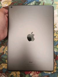 ايباد 9 • يشتغل بالشحن • شاحن اصلي