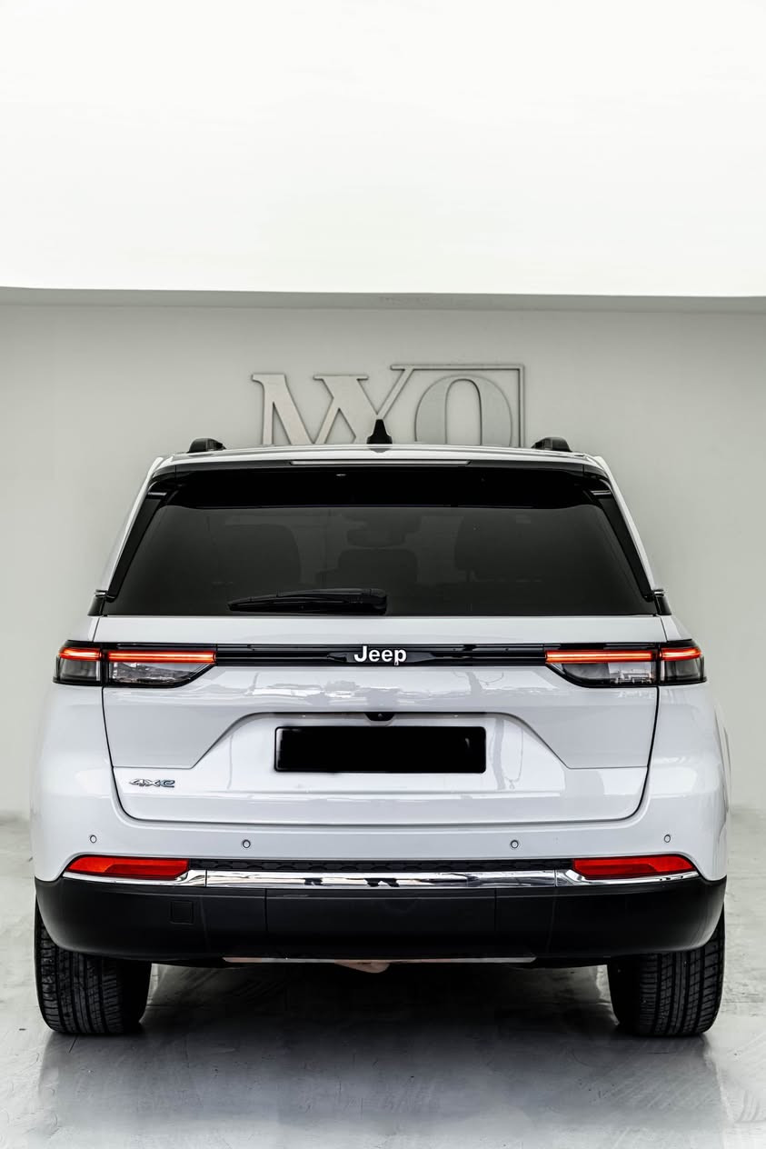 Jeep Grand Cherokee 2024 (4XE)🔋
جيب گراند شيروكي ٢٠٢٤

مواصفات فول 4XE ٣ شاشات
(بانوراما-مقاعد جلد تدفئة-شاشة وسطية-شاشة سكنية)

مكينة ٤سلندر+هايبرد🔋+شحن🔌 حجم ٢.٠لتر
ماشية ٥٧،٠٠٠ ميل و بحالة جداً ممتازة 

السيارة كلين تايتل مكفولة كفالة عامة
سعر 24,500$ دفترين و خمسة و اربعين ورقة و بيها مجال

مكان السيارة ب دهوك ل اي استفسار اتصل علي الرقم
(***********)
