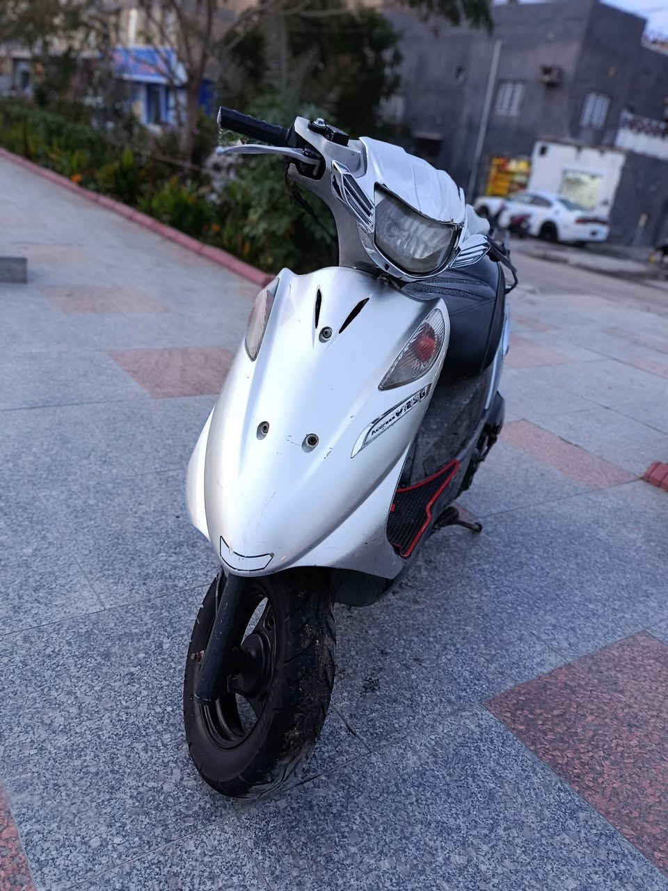 سلام عليكم 
ادرس قديم لبيع الدراجه مفتوحه ولفات فقط الباقي كله مكفول الدراجه حلوه وحيل ناعمه كلش ما بيه اي نقص الدراجه حلوه والصور هواي ضالمته بل حقيقه بهواي أحله رقمي ***********
