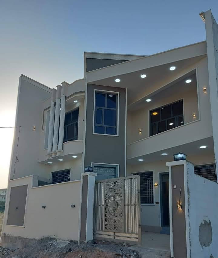 السلام عليكم الي يحتاج صباغ اني متواجد اشتغل ديكورات ونقشات هذا رقمي ***********
