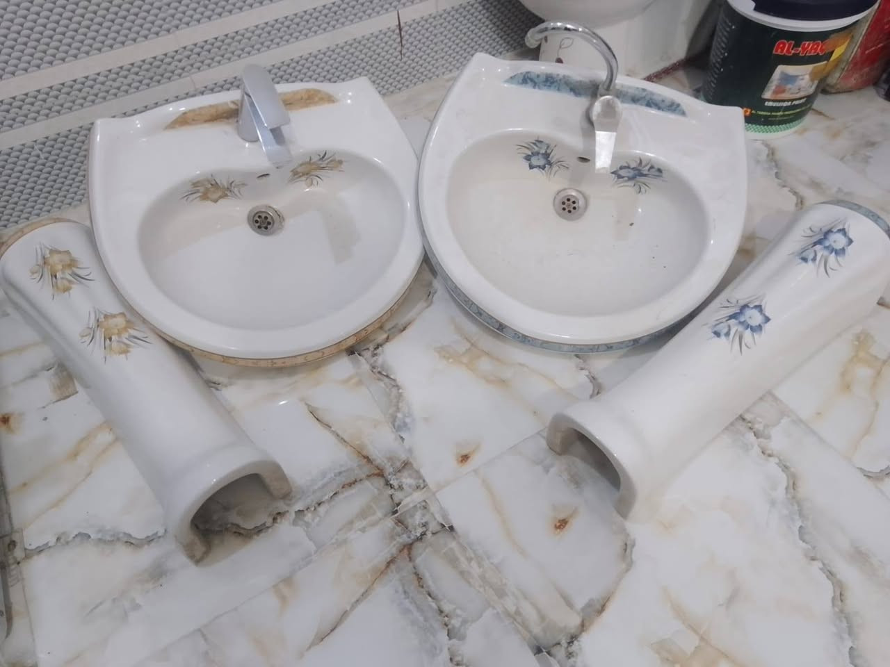 مجموعه صحيات مستعمله مع باب المنيوم طول ١٢٠×٩٠
+ملحق كاونتر للتواصل على الرقم ***********
