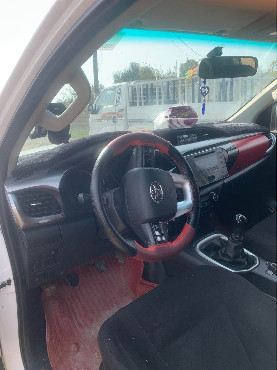 سلامعليكم تيوتا هايلوكس 2016 گير عادي مكينه گاز گير محرك كارباي ده بل اكسل هه موي به شه رت 4 تايه ي لوك مودي eco و pwr مود پيش و پاشي كه پسه سياره كه عام بوياخ نيه به عام ده يفروشم به بي دعم سياره كه علوجه كيشه ي مه ده ني به شه رته سعر 130 مجال رقم تله فون *********** دهوك, العراق
