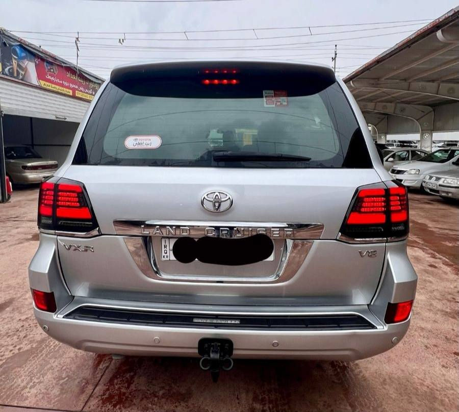 تۆیۆتا لاندکوزەر 2010 VXR v8 بێ بۆیاخ بێ سارد 
تەنها 83 هەزار کم حەقیقی ڕۆیشتوە 
تابڵی جوان ماوەتەوە مەکینە 4700 V8
قەپات مواسەفات فوول 
مەکینە و گێر بەشەرت
تەنها مەکینەی کراوەتەوەبه شى سه ره وه
سەنەوی و ڕەقەمی تازەیە

نرخ : داوای بکە لە کۆمێنت ڕاستەوخۆ بۆت دێت 🤖 

سەنەوی و ژینگەی هەمووی تازەیە 
زۆر بە جوان و خاوێنە ماوەتەوە 

بۆ زانیاری زیاتر پەیوەندی بە خاوەنی 

***********
