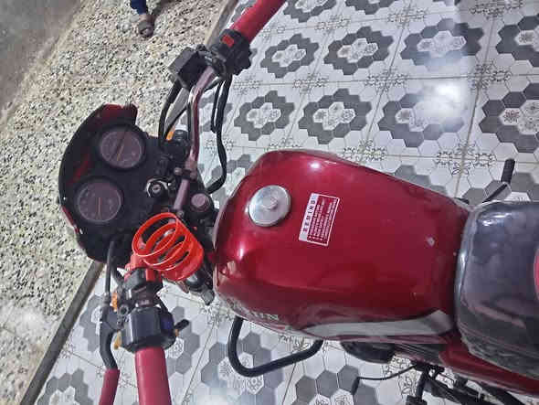 دراجه دايوان موديل 22 اوراق اصلي
دراجه مكفولة كل نقص مابيه اشاير دبل اشاره كل شغال
مكاني كوت حي الحكيم
سعر (1550) وبيه مجال للشراي
رقم ***********
