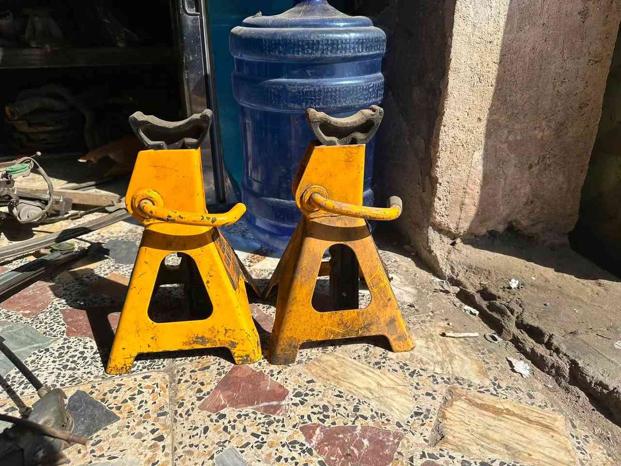 كل قطعة وسعرها التواصل مع الرقم ***********
