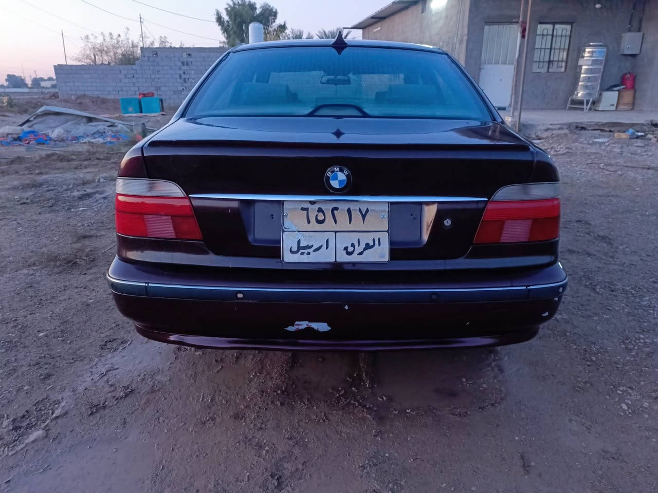 لسلام عليكم للبيع او المراوس حسب القناعه بي ام صقر موديل 1999 رقم اربيل سنويه نافذه  سنه مكينه 28 تك فانوس كير تبترونك اوتو عادي نضامين تحكم بالمري كشنات تدفئه برده خلفيه كهربائيه لايت زينون شاشه كامره حساسات أمامية وخلفية السعر 85 وبيها مجال للشراي
***********
