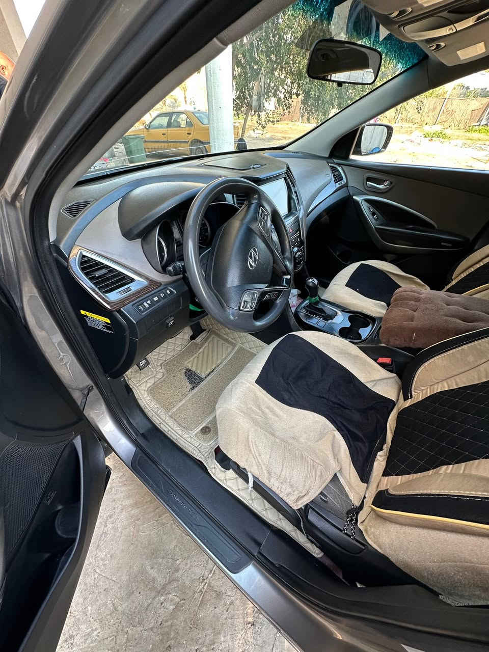 السلام عليكم/ سنتافي موديل ١٧ رقم بغداد باسمي وارد أمريكي حادث صبغ بابين بأمريكا .السونار مرفق بالصور والباقي مكفوله  مكينه 4 سلندر سياره جاهزه من كلشي سعرها ١٤٠بيع او مراوس كيا فحل  عنواني بغداد الشعله. التواصل *********** موجود واتساب
