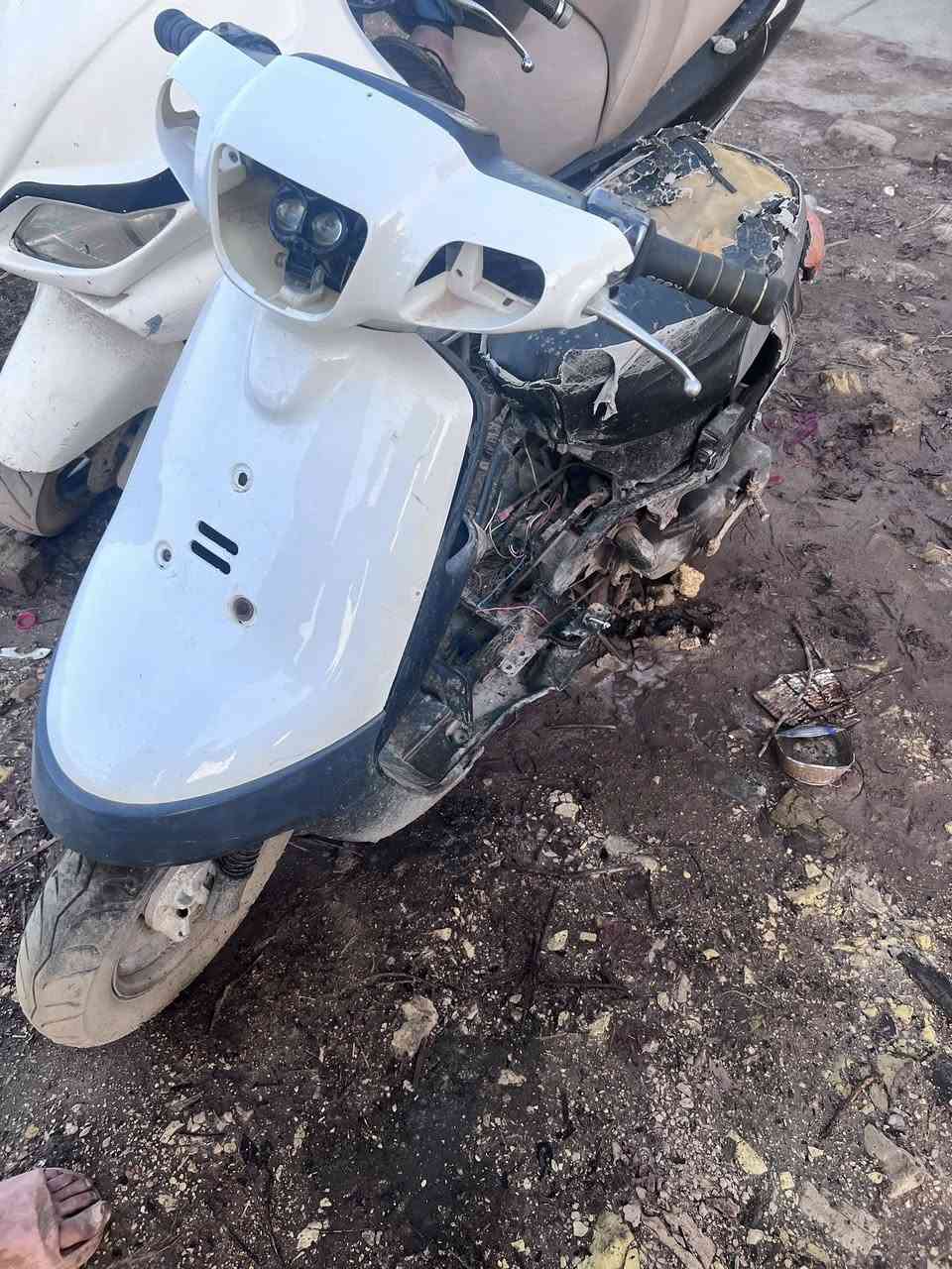 دراجة زعرة للبيع كفراتها كاملة عندي العطل مالتها كابريته تريد تنضيف وسيم البانزين مكطوع السعر 60 الف العنوان الحمزة الشرقي عمود 127 تواصل علا هاذا رقم ***********
