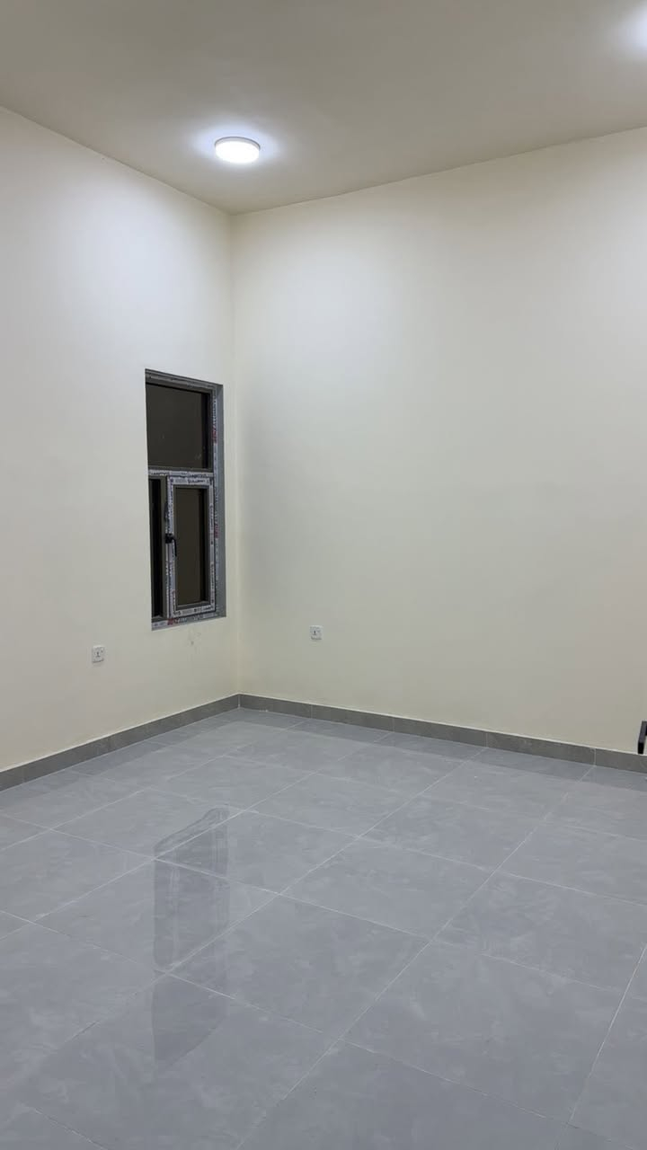 مشتمل معزول بناء حديث غير مسكون سابقا
بريهه قرب غصن الرمان 3 غرف+ مطبخ مجهز من كلشي سعر مليون 
يؤجر شركة مكاتب سكن
***********
