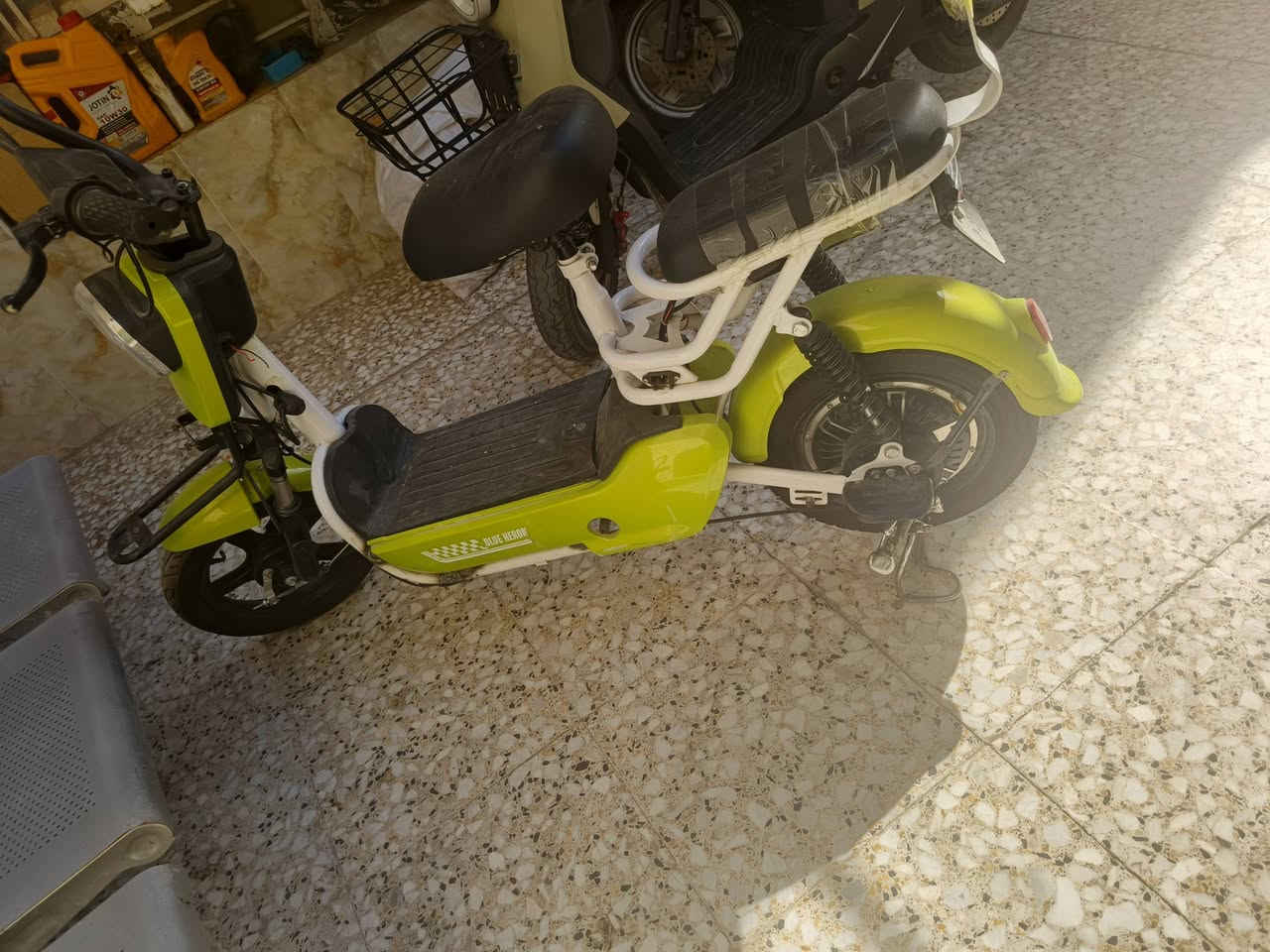 للبيع دراجه شحن جديده موديل ٢٥ الدراجه نضيفه كالش بيه مشكله ب ابلك الشحن الطالع من الدراجه ابيعه عله وضعه ابيعه كوم حديد الله شهاد عطله بسيط بل وايرات الشحن انته وحضك السعر ٧٥ ألف ستفسار عله خاص أو الاتصال (***********)
