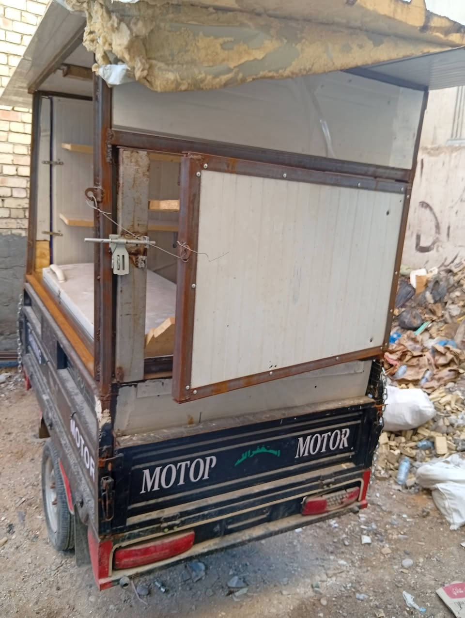 ستوتة للبيع موديل ٢٠
كشك متنقل بيها رفوف وفوك وصفحة كله سندويش تصلح مثل بسطية ( چمبر) على شارع عام وخير من الله جاي وماء ورصيد تبيعون بيها 
و حلويات وجبس 
نظيفه الستوتة وبس بيها شوي محرك نضوح يتصلح ٢٠ ألف وكلشي ما ناقصها العنوان دورة سعر مليونين و١٥٠ ألف أوراق أصولي شرط ترقيم للاستفسار ***********
