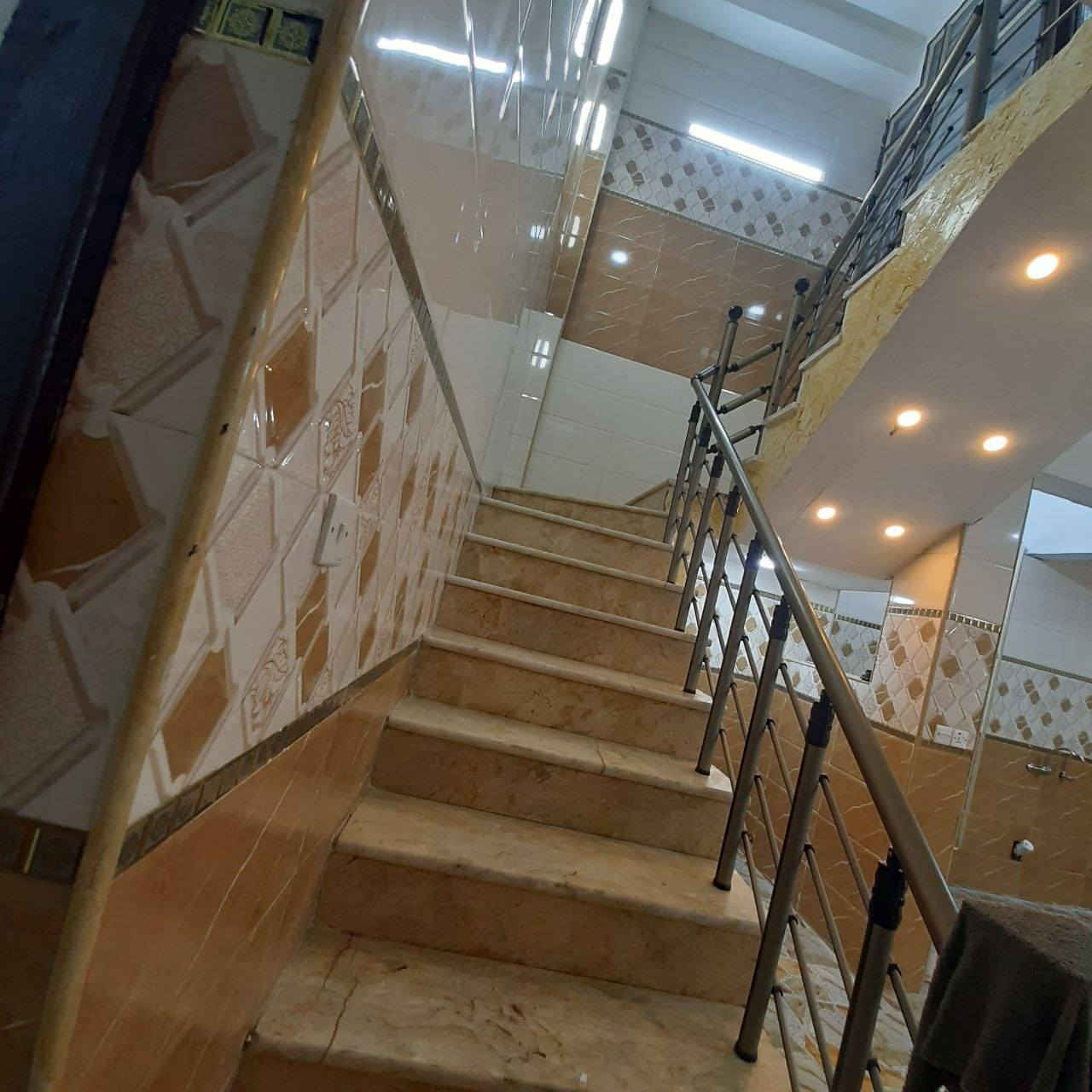 بناية للبيع 100م  بغداد البلديات حي التراث عل شارع قرب عمارة ابو اسعد  3طوابق الطابق الارضي محل وة حمام والطابق الثاني والثالث شقة واحدة تحتوي علة اربع غرف نوم وثلاث حمامات وصطحين ومطبخ ***********
