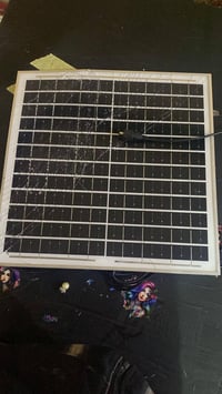 ألواح شمسية • قاعدة متضررة • سليمة