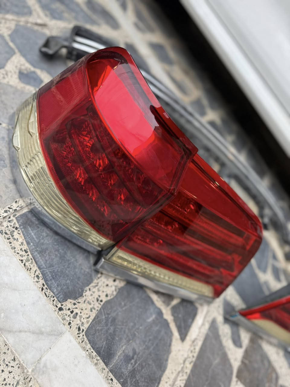 زوج بك لايت لكزس  2011 570 نظيف جداً +شباك امامي اللي يصير من جوه بالدعامية الامامية   300$ 
***********
