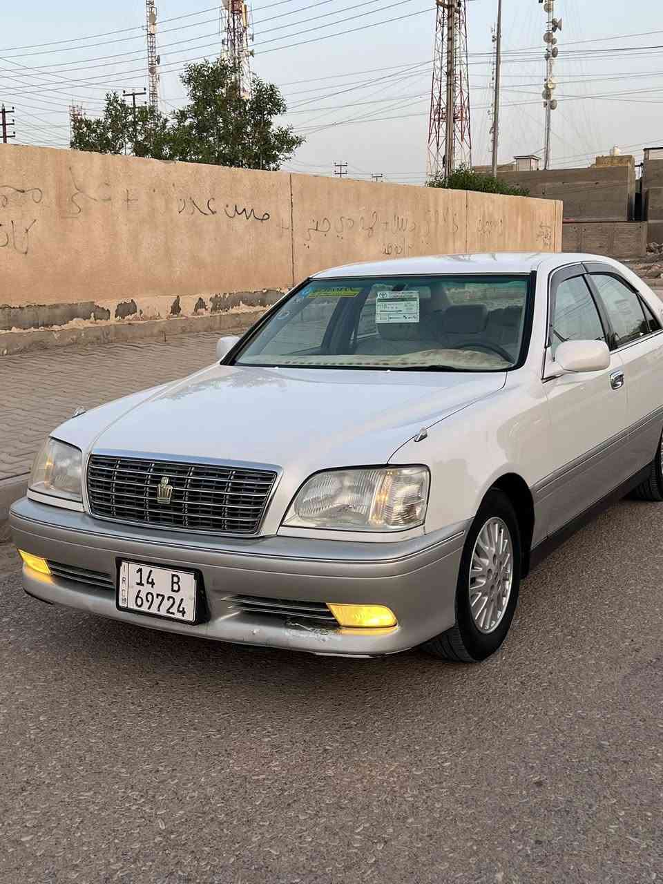 سلام عليكم ملكه موديل 2000 اصل.  تسجيل جديد. مزاد كمركي. رقم بصره دولي شرط التحويل هزه جديده سنويه ل٣١. مكفوله من الضربه. والنقل الجثه. سياره كصه جنطه. سياره جاهزه من كلشي تخم تاير مكينه وكير فيفيتي ابو لكلاص مكفولات. تبريد ثلج. حداده جديده. سياره اي نقص ما بيها. جاهزه من كلشي. 
شغلها درجه أولى   سياره مال جناي كلش حلوه دكمتين السياره 

مكاني البصره القرنه 
لاستفسار 
السعر ٩٣ وبيها مجال 

0772 951 6559
