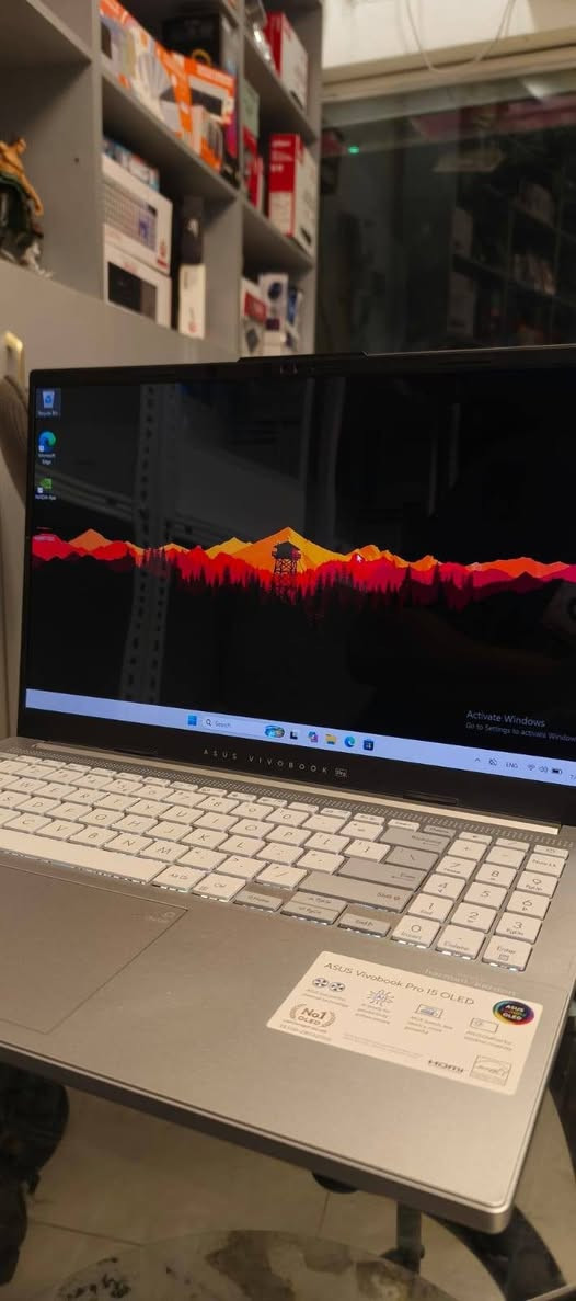 Asus vivobook 15 pro OLED
Ultra 7 155HX
16GB DDR5 
4060 8g
3K OLED 120hz 
1T m.2 Gen4
 مليون و650
***********
