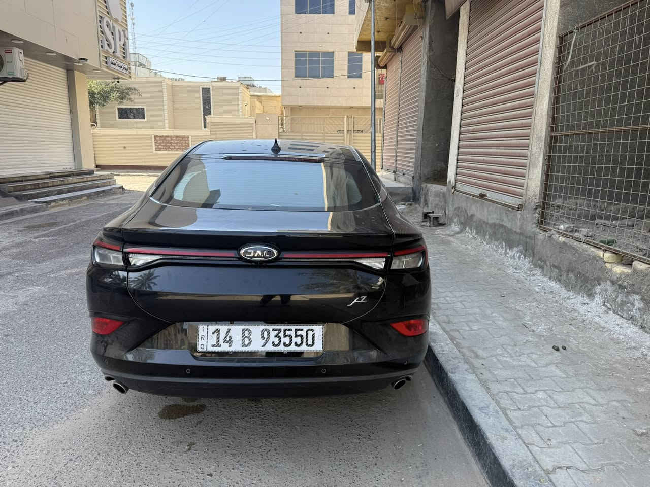 السلام عليكم سياره لبيع مستعجل عله بيعته لان عندي ضروف 
سياره جديده بعد موديل 24 
نص فول 
شخط بل باب بيه يم راكب بسيط 
سياره بس دهن مبدل بيه مكفوله 
مابيه اي ضرر ثاني 
سعره 115 ومستعجل عله بيعته 
***********
