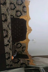،