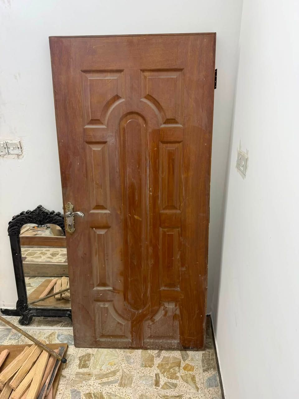 سلام عليك
باب جرجوبه للبيع 
***********
بغداد
