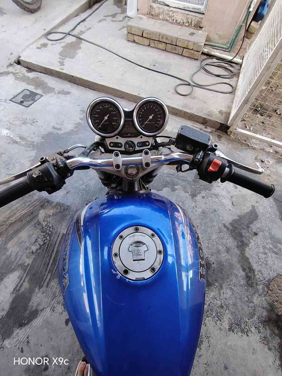 للبيع cb400 هايبر ١٦ ولف دراجه جديده شوفت عينكم السعر ١٧ الشراي يتصل ***********
