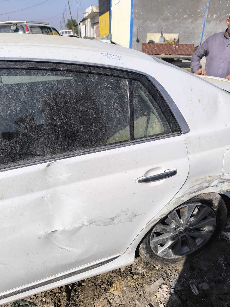 السلام عليكم ورحمه الله 
افلون موديل 2012 الحادث موضح بالصور رقم بغداد باسمي السعر 100$ رقمي 
***********
