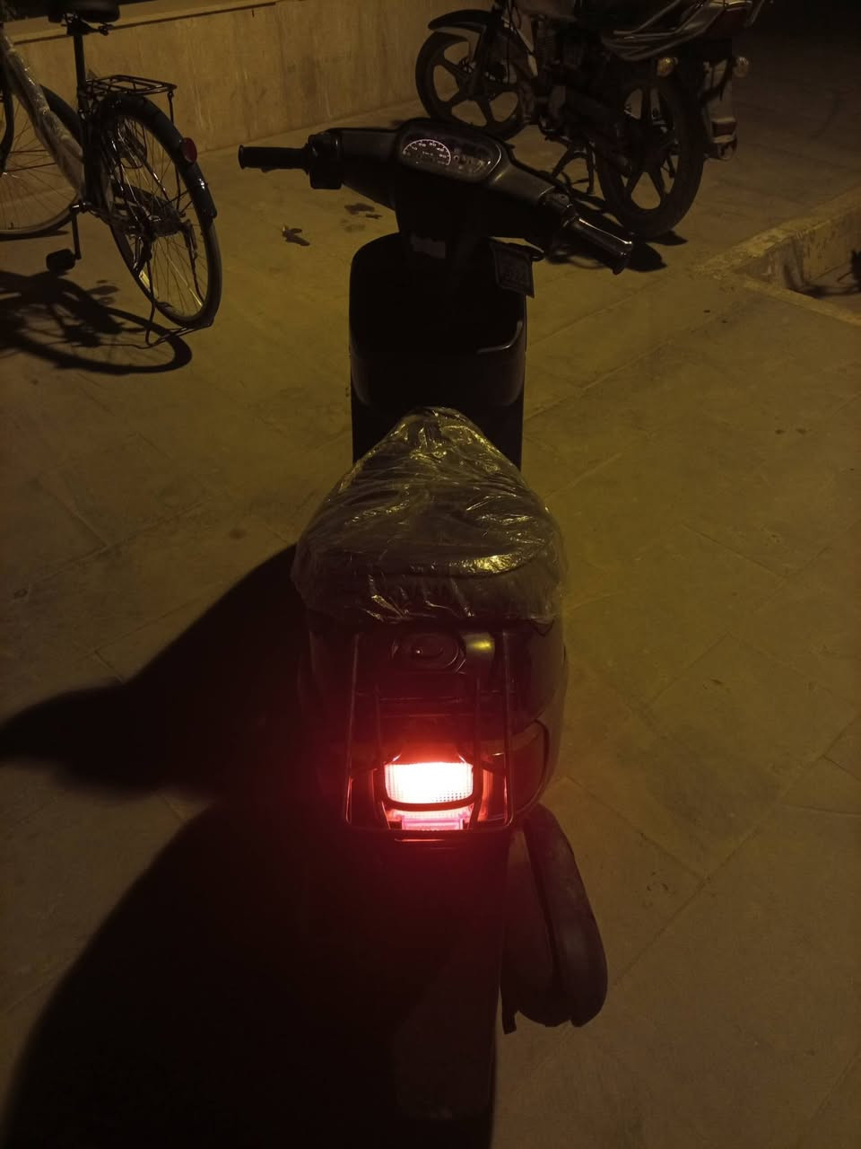 سلام عليكم بطه الفين دراجه بلاديه من طول لطول وكلشي شغال مكاني كربلاء الحر الرقم *********** السعر 230
