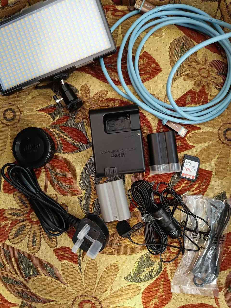 نيكون 7500 نظافة اخت الجديدة مال بيت معتني بيها اكثر من ابني
شتر 14 الف
عدسة VR 18-140
واي فاي بلوتوث
ملحقاتها مثل مموضوح بالصور
كارتونتها واوراقها وكتابها
جنطة ظهر اصلية نيكون مقسمة
بطاريات عدد 2
رام 128 عدد2
افلاش فيديو 32W شمسي وابيض
مايك ماركة BOYA
كيبل HD عرض مباشر للبلازمة 
الغراض كلهن اصليات البطارية مالتها 
السعر 950 الف 
عنوان بغداد / مدينة الصدر 
اليريد توصيل ارهمها الك عادي
*********** اليريدها تعال واتساب
