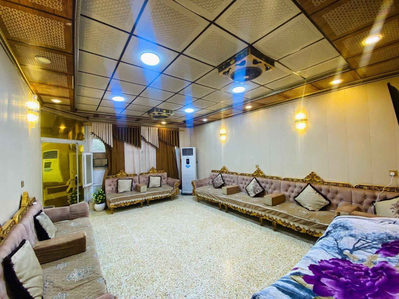 للبيع بيت طابقين 270 م. واجهة ١٣  اربع غرف نوم  واستقبال ومطبخ وصاله طابو زراعي ٢٥ دور الزراعه الأولى شارع امجد أبو المولد بيت مرتب ونظيف معروض في مكتب النوارس للعقار اي استفسار راسلني خاص ***********
