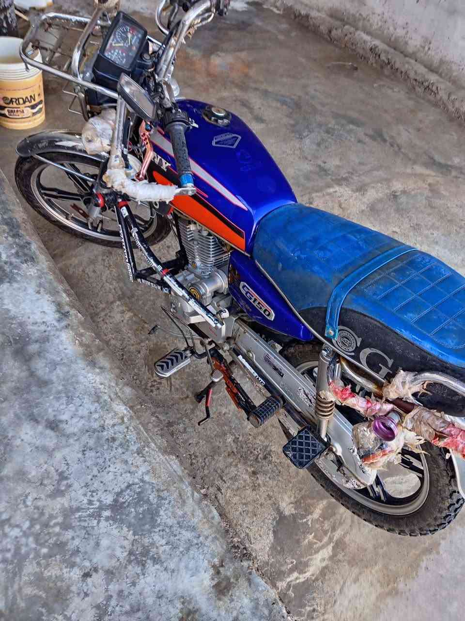 السلام عليكم ماطور للبيع منفيس بصمه عن بعد موديل 2020 شرط مامفتوح ابوالدرع نشاط نار  كلو شغال وين ماتريد اترايك السعر 600وبي مجال حك جيتك الاتصال ***********
