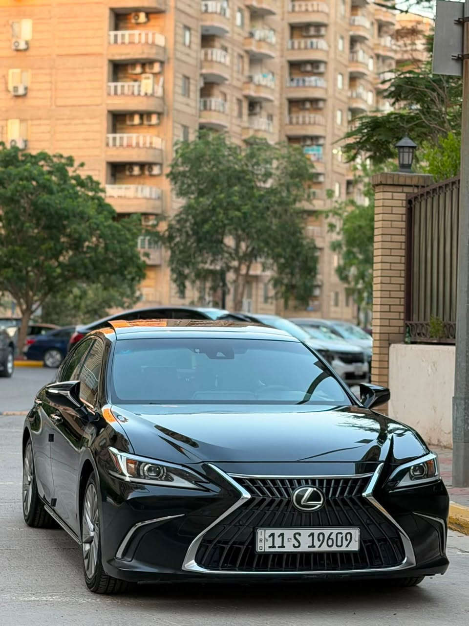 السلام عليكم ورحمة الله وبركاته 🌺

Lexus Es 350 platinum sas 

للبيع خليجي وكالة ساز العراق فول مواصفات 
موديل 2023 مواصفات بلاتينيوم تجي اعلى مواصفات بالخليجي وابرز مواصفاتها 
————————————————
. موديل ٢٠٢٣ 
. مكينة بانزين 3500 ستة سلندر ✈️
. بانوراما 
. 5 بردات - خلفيه كهرباء 
. تحكم تجوه خلفيه 
. سستم صوت (Mark Levinson)🔥
. كشنات كهرباء + تبريد 
. حساسات امامي خلفي 
. ترحيب لكزز ضوئي 
. مري شفط + قلاب 
. رادارات + نقطه عمياء 
. ويل كروم عليه تخم تاير جديد (Kumho)
. شحن وايرليس 
. ستيرن كهرباء 
. خزن ميموري وضعيات جلوس 
. شاشه ابل كار بلي 
——————————
شباب السيارة فول مواصفات بلاتينيوم 
ونظيفة جداً وسيرفس جديد من فلاتر من دهن من تايرات جاهزة على اخر ، بصمات ٢ 
كاعيات شركة وعده وجنطه مال لكزز 
ماشيه ١٠٠ الف كيلو ، مكينه وكير وصدر وتبريد كله مكفول وكاله 
السيارة بدون حادث وبدون صبغ وبدون اضرار 
فقط pdr بسيط بالباب والدعاميه الخلفيه بيه رش تقريباً نص ، اما باقي التفاصيل السيارة جديده ومقدماً شايف الخير الياخذهة واسف ع الاطالة لكن يجب التوضيح 
والسعر جداً مناسب ماعتقد اكو خليجي وبدون ضرر وفول بلاتينيوم بهذا السعر 

* ملاحظة / رقم بغداد بأسمي 
* ⁠هزة وفحص جديد 
مكان السيارة بغداد / حي الجامعة او اليرموك

السعر 315 $ ورقة وبي مجال بسيط 💵

للاستفسار   *********** ☎️

