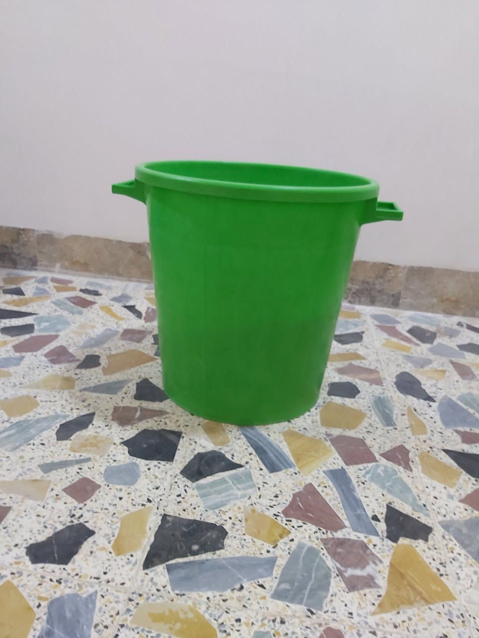 للبيع الاتصال على *********** 
طشت المنيوم للعجين ب ٨ الاف 
سطل كبير الحجم لكبس الطرشي والمخللات ب٤ الاف 
حمالة مواعين كبيرة ب ١٠ الاف عربة مسواق ب ٨ الاف 
قطاعة بصل ب ١٥ الف   
تبسي عدد٢ جديدة ونظيفة ب ٢٠ الف

