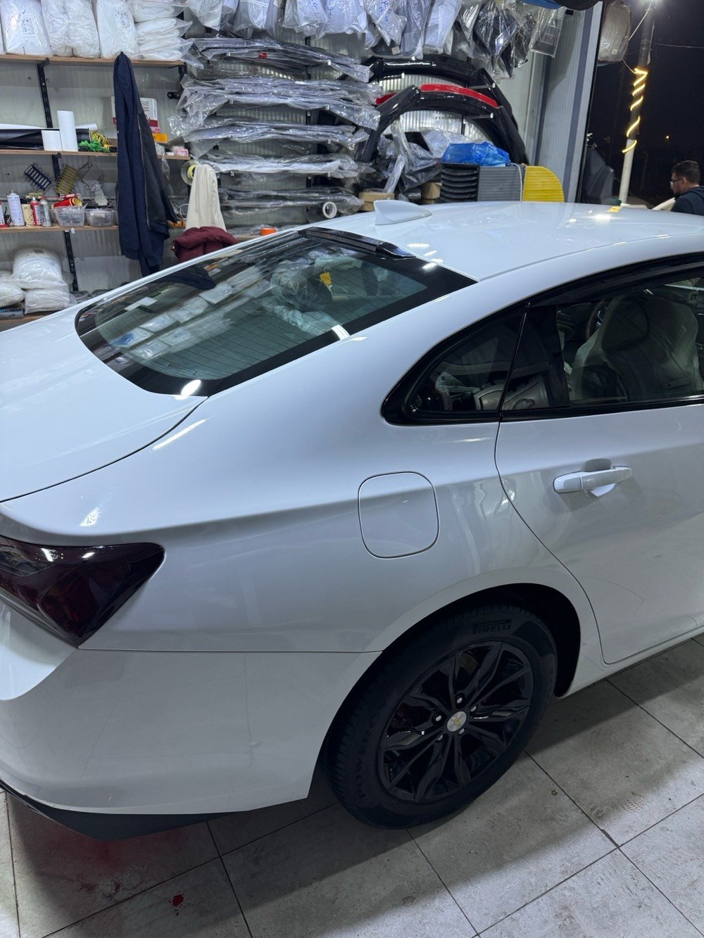 نوع السيارة : شوفرليت Chevrolet
 موديل السيارة :2020
ماليبو Malibu

 الفئة : LT
 سنة الصنع :  2020
 عداد المسافة :133ميل وقابل لزياده
 المواصفات : 
• حجم المحرك : 1500 توربو 
•گير cvt 
• لد نهاري & بگ لايت لد
•داخل بيجي
•تدفئة كشنات
•تبريد قطعتين
•تبريد مناخي (منفصل) 
•كاميرا دوراة
•تحكم ب نظام AutoStop
•بصمة بيبان & بصمة جنطة
.بصمة تشغيل 
•تشغيل عن بعد
•منافذ شحن USB و Type C
• شاشة : شاشة حجم (  بوصة (ايباد) للتحكم بأيعازات السيارة ومزود ببرنامج  Car Play و Wifi ويدعم برنامج الخرائط والملاحة.
• نوع المقاعد : جلد داخل بيجي
•اضافات المقاعد :  السائق كهربائي
• اضافات المقود ( الاستيرن ) : تحكم ستيرن جهتين بلوتوث وحاكية ومثبت السرعة وتحكم صوت.

 العجلات : ويل كب حجم 19 لفئة LT
 نوع انظمة السلامة :
• نظام ABS مع مانع للانغلاق و الانزلاق   •نظام EBD الالكتروني لقوة الفرامل الامامية والخلفية.
 مصدر السيارة : وارد امريكي.
 الحالة :
• الضرر جاملغ و ربع الباب جه الايمن 
وباب السايق مبدل 
•طاگ ايرباگ درگة ودشبول
السعر110 ورقه وبيها مجال
 موقع السيارة : أربيل 
 الرقم : اربيل بسمي سنويا
 للاستفسار الاتصال 
***********