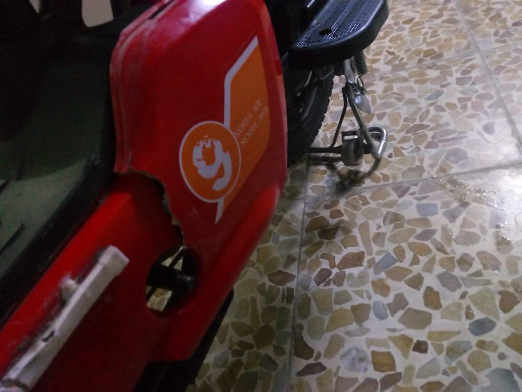 السلام عليكم ماطور شحن للبيع
حجم 14

سرعة 60 بس يمشي أكثر 

4 بطاريات 
وبي بصمتين 
كلشي شغال بي 
بايدر لاغي اني

امرايه مكسورة بس ابدلها عادي الك

سعر 225 وبي مجال

موصل جانب الايمن

رقم الهاتف ***********
