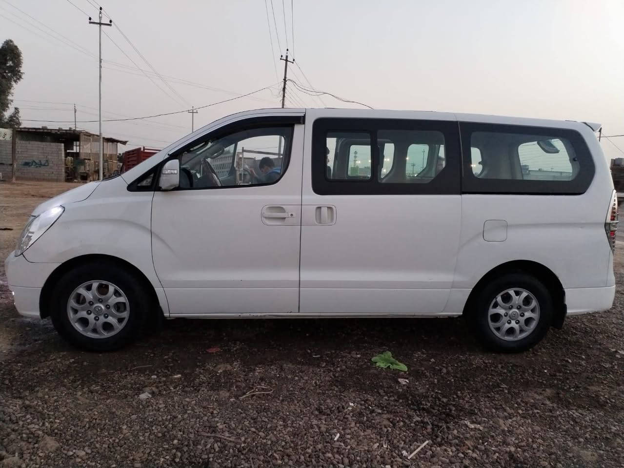 السلام عليكم ستاركس موديل 2009 سياره مكفوله كفاله عامه مكينة وكير واكسن جدد ومكفولات تخم تايرات جديد تبريد شغال صدر امامي وخلفي كله جديد  رقم سياره بغداد  مكاني بغداد رقم تلفون ***********
