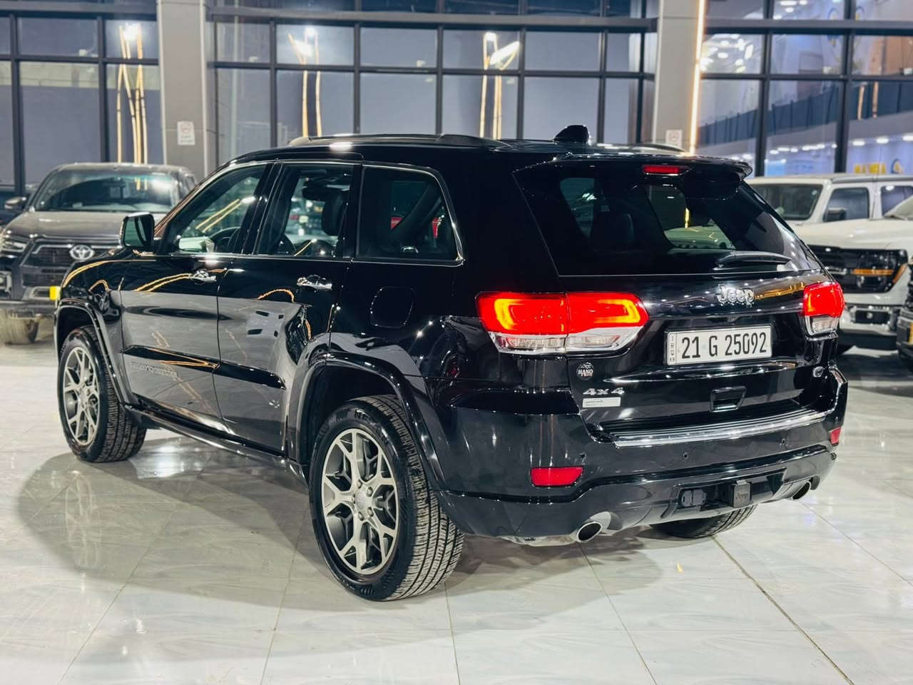 جيب اوفر لاند :2018 
رقم سليمانيه الجديد بسمي هزة سنوية جديدة 
المحرك : V6.  3.6L 

فول فول 

معروفة مواصفات الاوفر اعلى فئة بلجيب 

لون : اسود 

حادث داخله كلين هنا صار بيها صبغ بلصندوق شي قليل 

المواصفات  . 
* سقف بانوراما . 
* شاشه كبيرة  . 
* نظام الخرائط (GPS) .
* ستيرن كهربائي . 
* المصابيح الأمامية زنون .
* كشافات الضباب زنون .     
* تشغيل عن بعد .
* صندوق كهربائي .
* داخل اسود   .
* حفظ وضعيات الجلوس (ميموري) . 
* المقاعد الأمامية كهربائية .
* سستم صوت الباين. 
* حساسات أمامية
* حساسات خلفية . 
* كاميرا خلفية .
* تدفئة ستيرن . 
* المرايا الجانبية قابلة للطي .
* مرايا متحسسه للضوء العالي . 
* بلوتوث تلفون . 
* محدد سرعة . 
* نظام التشغيل والاطفاء الاوتوماتيكي ( Auto Start System ) .
*سستم صوت بيهة خرافي 

سعرها 265 و بيها مجال
عنوان ديالى خانقين

***********
