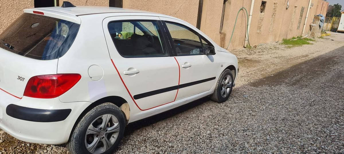 بيجو ٣٠٧ موديل ٢٠٠٤ للبيع
السعر ٥٥ ورقه وبيه مجال 
السياره كامله بس بيه نواقص بسيطه تشوفه بعينك 
العنوان بغداد القاهره 
***********
