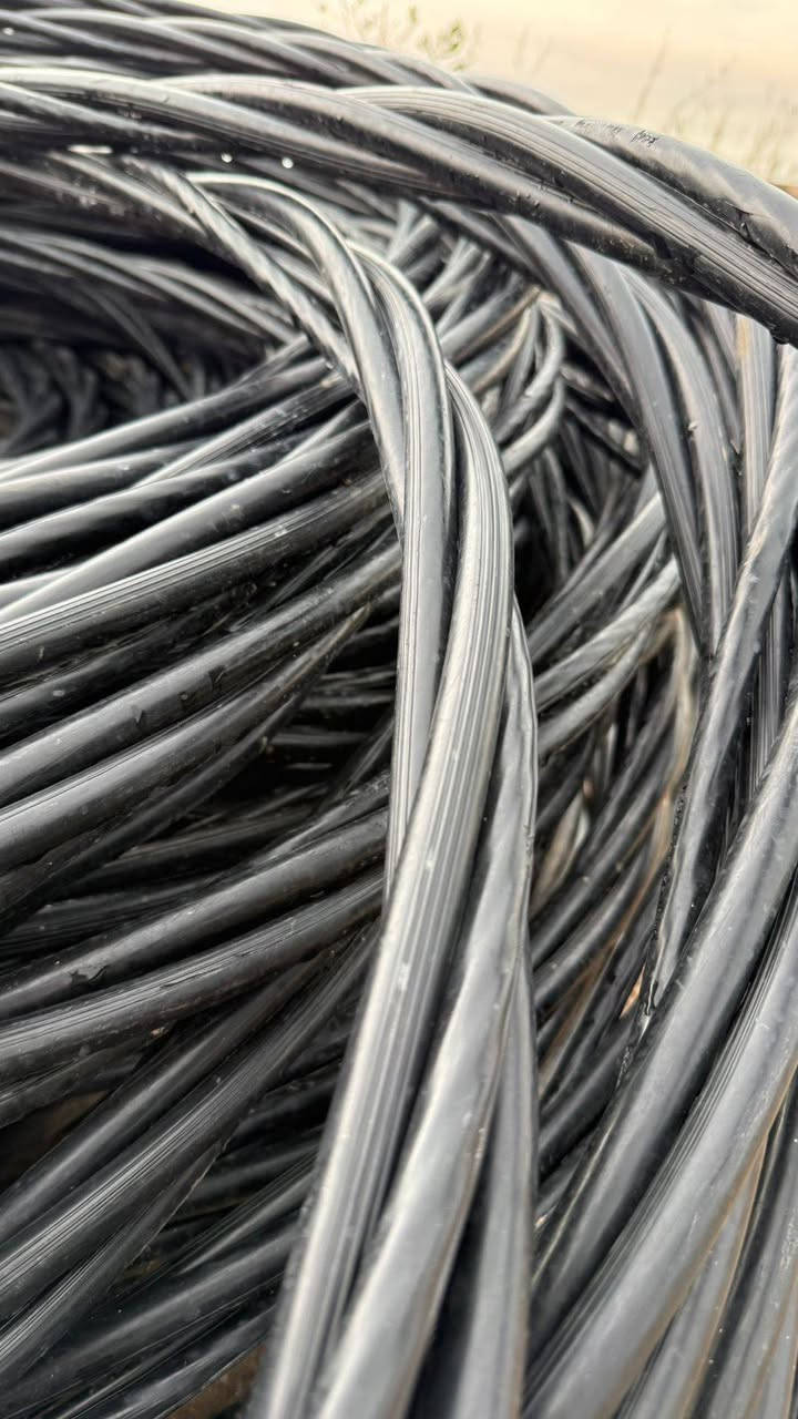 السلام عليكم ضفيرة ١٢٠تركي ٣٦٠متر جديده مامستخدمه ابد للبيع واسط العزيزية ***********و***********
