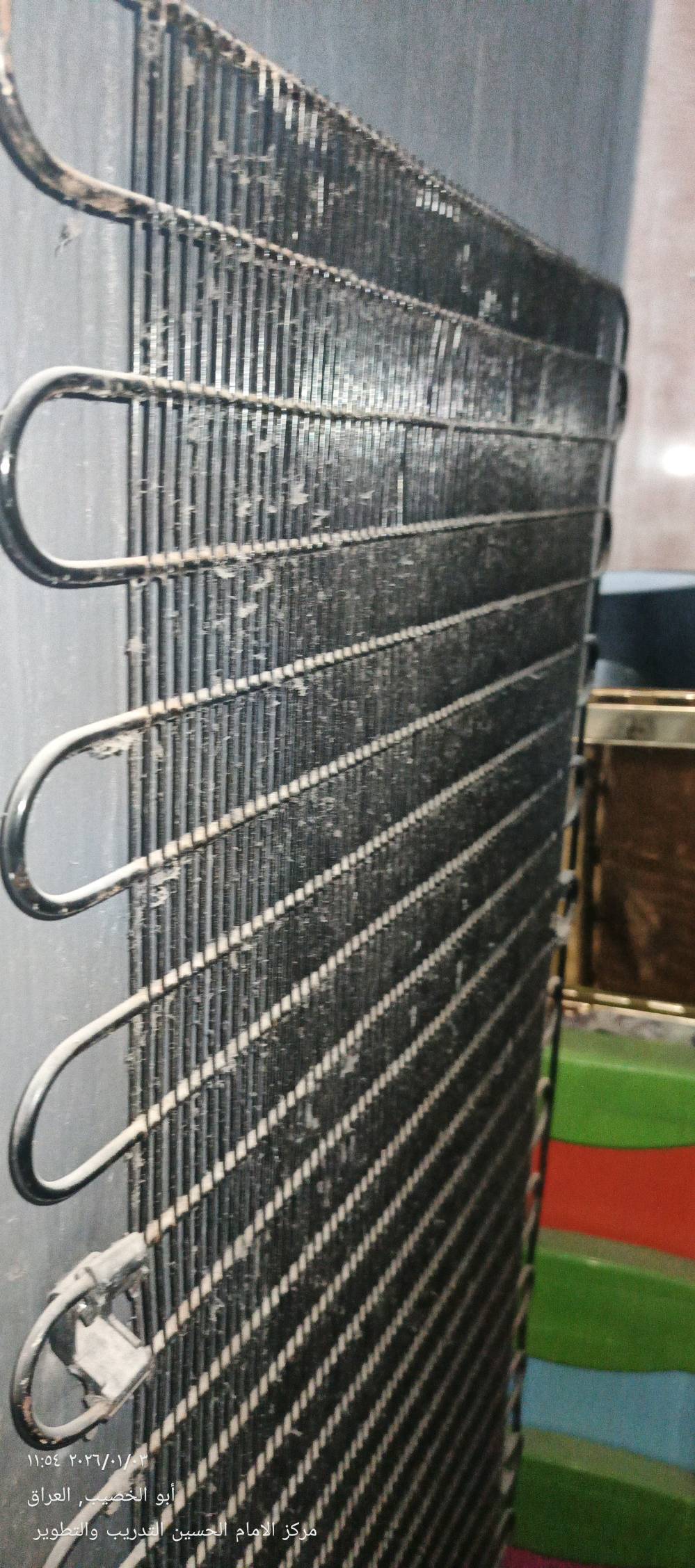 ثلاجه نوع برادا ١٦ قدم تحتوي على ٥رفوف مع فريزر يتكون من رفين 