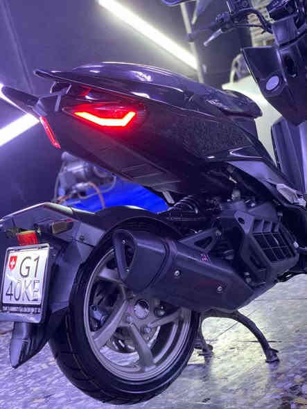 سلام عليكم ورحمة الله وبركاته دراجة ياباني سيام حساس ازدحام ستاند كهربائي مكينة ربع دراجة رياضية كلهة كامل مواصفات  استيراد خاص  الدراجة جديدة جديدة بمعنة الكلمة و المكينة صوتهة ناعم جدا مكان الدراجة بغداد حي القاهرة الاتصال على الرقم ***********
