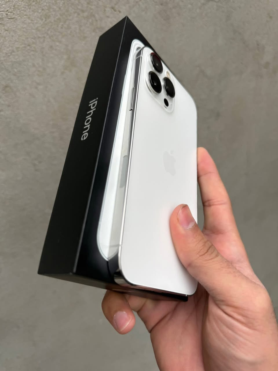 سلام عليكم آيفون 13 برو ماكس بطاريه 74 بلادية صرف طبيعي مو ذاك الصرف القوي شاشه  اصليه كله بلادي ممبدل بي شي 525 وبي مجال لشراي مكاني بعقوبة *********** موجود خاص واتساب ماسنجر
