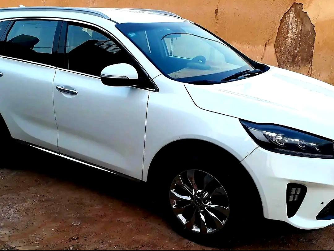 سورنتو ١٨ خليجي 
٧ سلندر ٧ راكب غير مكفولة حسب السونار المرفق
تبريد ثلاث قطع. نظام ملاحة gps . مري شفط
شعار سورنتو بدواسه. بصمة تشغيل وابواب بصمة .ونظام ترحيب. اربع أنظمة قيادة . تحديد سرعة تحكم بلستيرن.جنطة كهربائية. بردات بلادي. رقم قادسية
الإتصال ***********
السعر ١٨٠$
او مراوس بسيارة صالون حسب الاتفاق.. السماوا, المثنى
