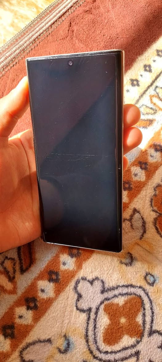 السلام عليكم
جهاز نوت 10 NOT شرق اوسط 
ذاكرة 256
رام 8
الجهاز نظافه 98٪
السعر250
***********
***********
