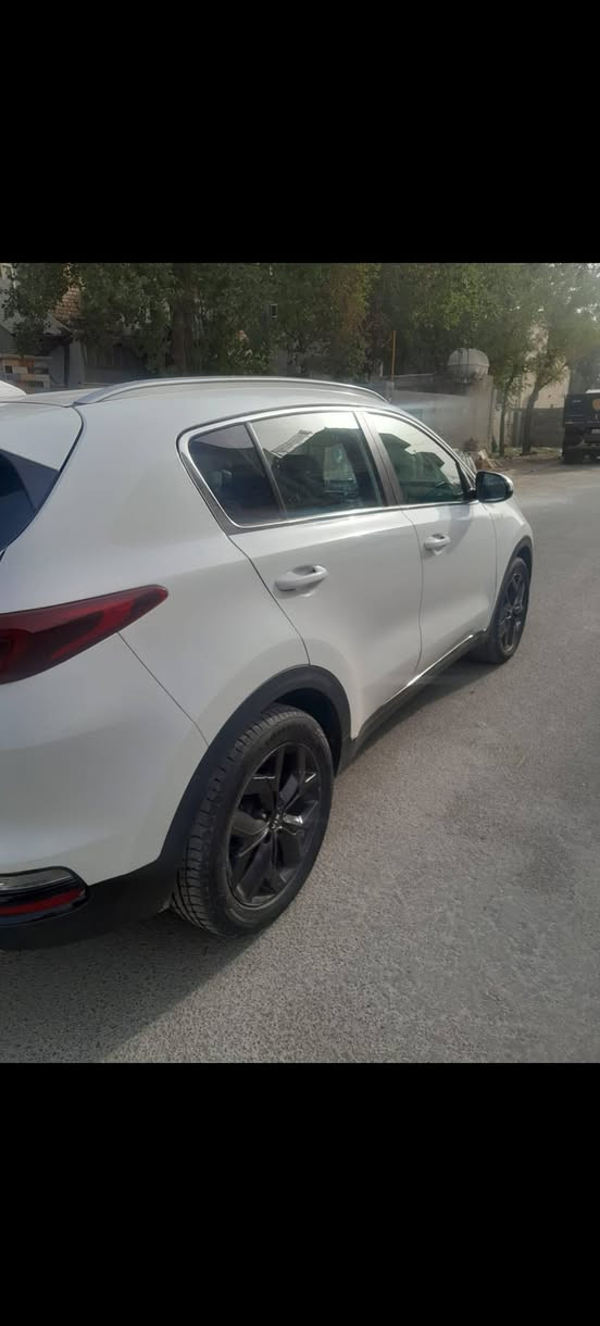 سلام عليكم سبورتج موديل 2021 سياره مكفوله كفاله عامه ماعده جاملغ الايسر مبدل اصلي بدون دواخل تبريد شغال تخم تاير حداديه رقم بغداد انكليزي بسمي العنوان بغداد رقم هاتف ***********
