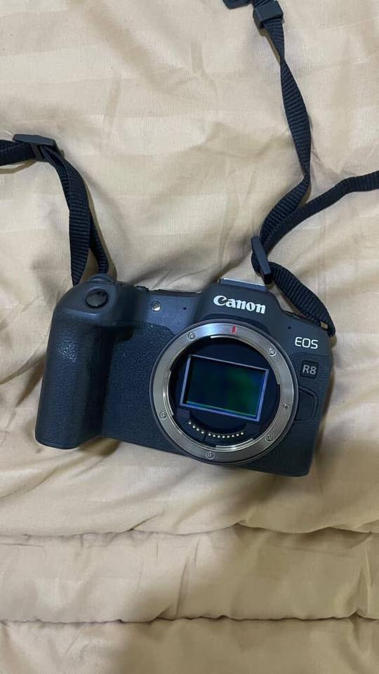 ⸻
📸 للبيع: كاميرا Canon EOS R8 مستخدمة بحالة ممتازة 📸

📍 المواصفات:
• الكاميرا: Canon EOS R8
• الحالة: نظيفة جدًا
• مدة الاستخدام: أقل من سنة
• العدسة: مع العدسة الأصلية (لكن العدسة فيها كسر)
• السعر: (مليون و٣٠٠)
• السعر قابل للتفاوض الخفيف

📦 الملحقات:
✔️ بطارية أصلية
✔️ شاحن
✔️ حقيبة لحفظ الكاميرا

📷 الكاميرا في حالة تشغيل ممتازة، تشتغل بدون مشاكل.
📍 للاستفسار أو الصور الإضافية، راسلني عبر الواتس اب  ***********
⸻
