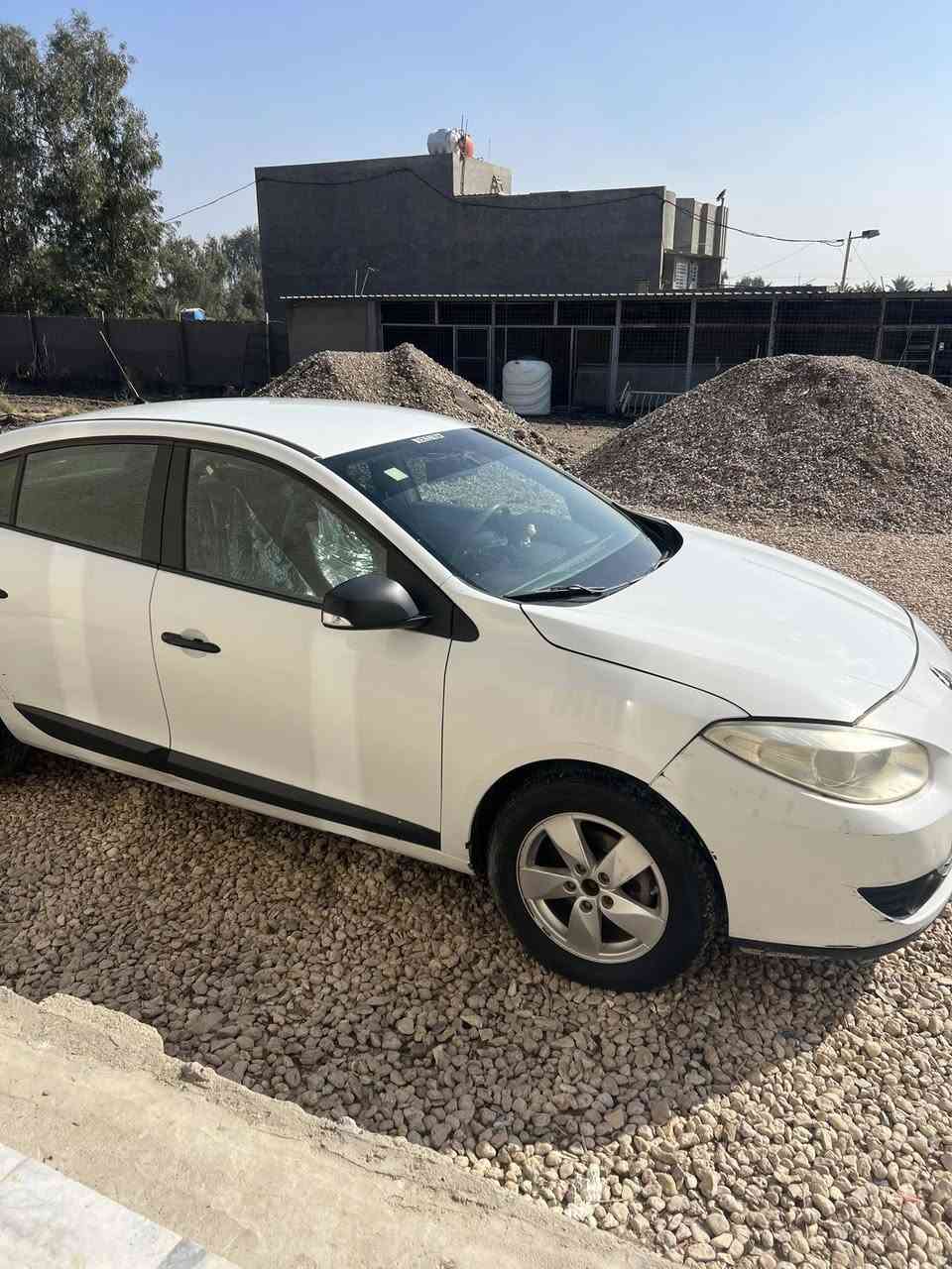 رينو فلاونس
موديل 2012
كير ومكينه جدد
تبريد  والتدفئة شغال 
كهربائيات بلاديه وكلشي شغال 
بدون اي ضربه وصبغ 
مكاني بابل 
السعر 62
***********
