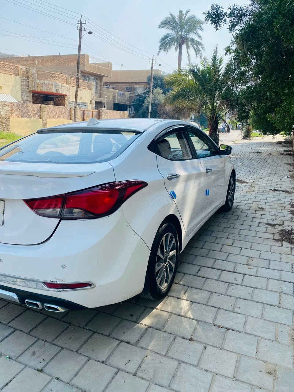 النترا 2016 خليجي رقم بغداد الدولي الجديد سياره جاهزه من كلشي عله ايدنه بيهة جاملغ خلفي وباب صبغ فقط  وبارد جاملغ امامي عكس سايق مكاني بغداد المنصور او الخضراء 
 السعر 113 للاستفسار  ***********
