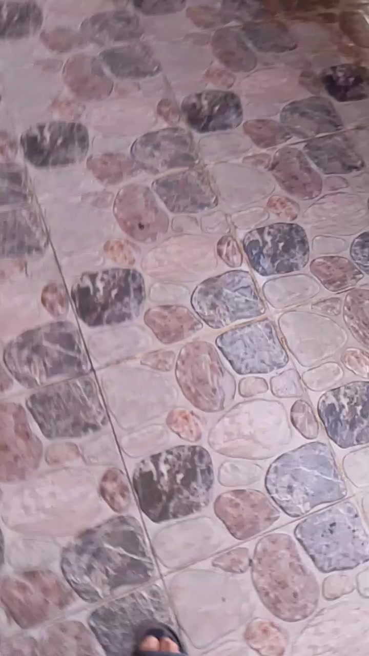 دار للايجار طابق ارضي مساحه 100 مربع غرفه نوم ومطبخ وصاله حي العسكري قرب جامع سداد البرزنجي ***********
