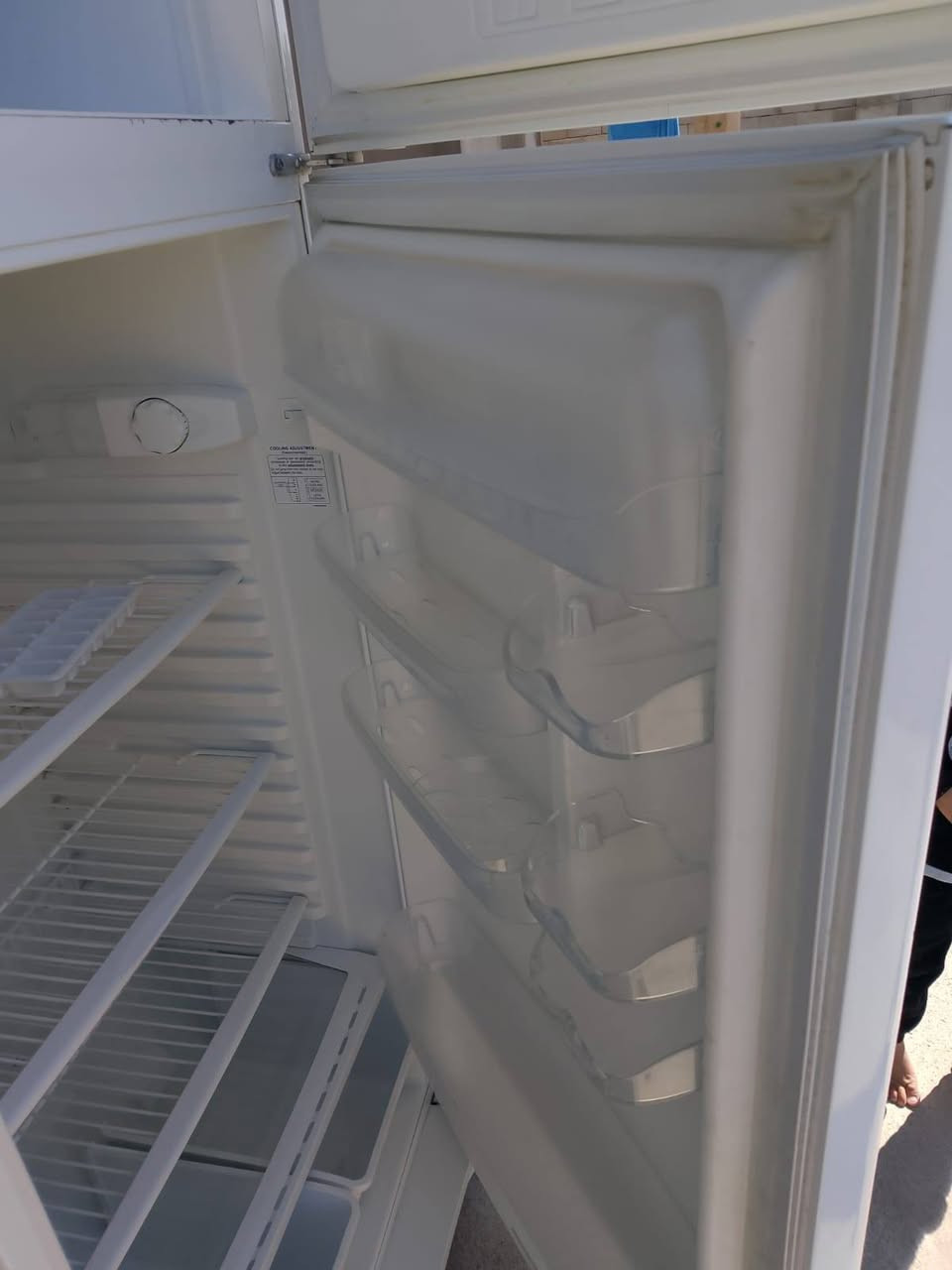 ثلاجه فول نضافه التجميد كفاله 
سعر ٢٤٠ الف وبي مجال 
الرمانه ***********
