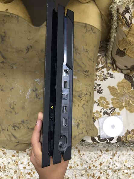 السلام عليكم 
بلي فور برو واحد تيرا مهكر نظام 11 قرص 
بيس 25 او GTA5 بعد بي لعبات يدات2
جهاز كلش نظيف ما مفتوح يشغل 4K 
السعر : 350ألف او بي مجال 
بغداد الخطيب 
الرقم :***********
