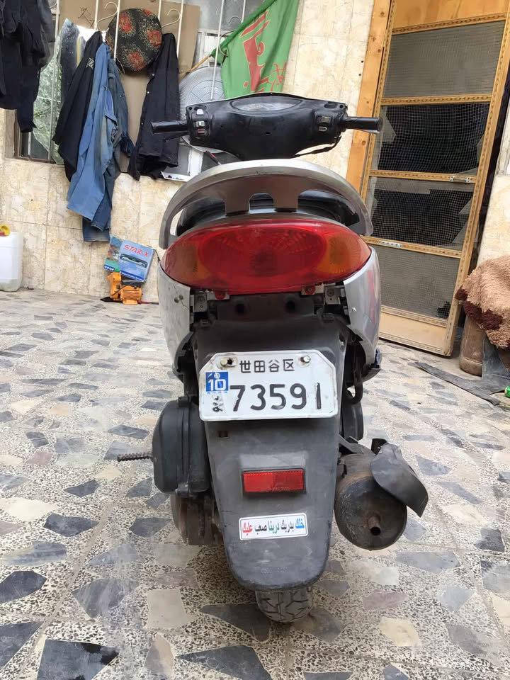 سلام عليكم دراجه بريز ياباني صايرلها شهرين ونص من طالعه من لحاويه دراجه شلعه ومعدل دراجه اكفلك بيها لمكينه برغي مامفتوح تاخذها ربع ماذب عليها دراجه (سعرها550)وبيها مجال لطيبين ومكاني القرنه قرب شجره ادم رقم المبايل بس واتساب(***********)
